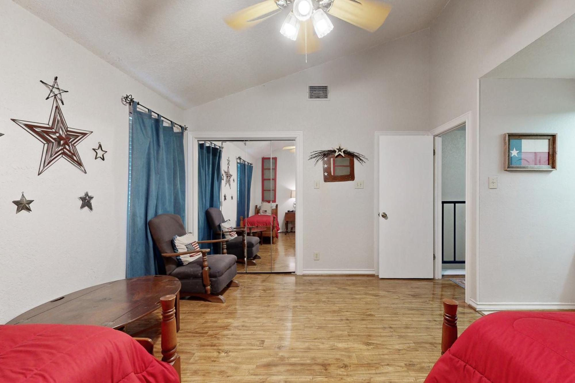 Canyon Lake Getaway & Texas Living Room photo