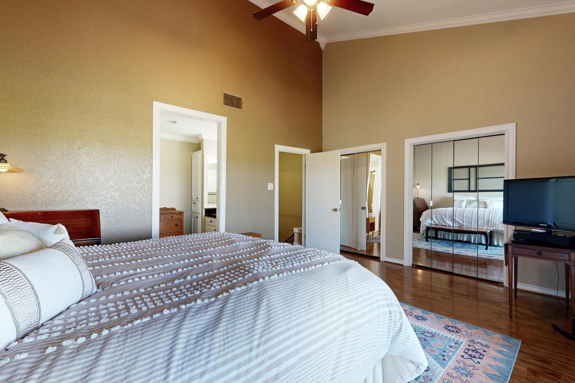 Canyon Lake Getaway & Texas Living Room photo